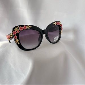 NWT Oversized vintage retro Cat eye sunglasses floral frame